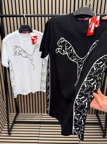 CHORD EMPIRE koleksiyonundan siyah ve beyaz renk seçenekli, göğüs kısmında büyük logo baskılı PUMA kısa kollu tişört